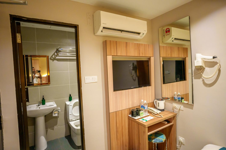 Bathroom 4, Alaxis Hotel, Kuala Lumpur