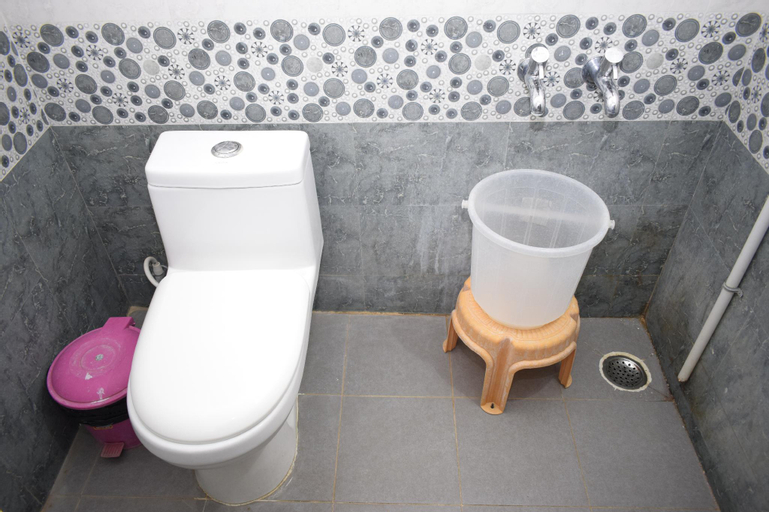 Bathroom 18