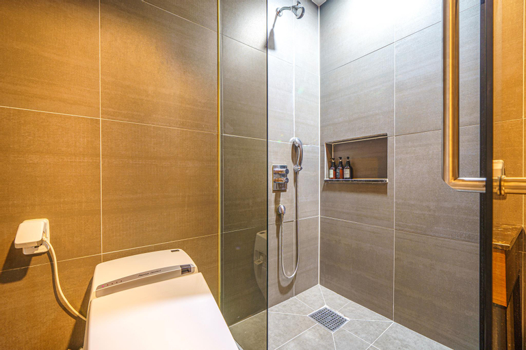 Bathroom 4