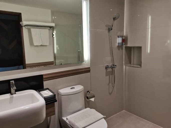 Bathroom 3, The Posh Phayathai By Benya, Ratchathewi