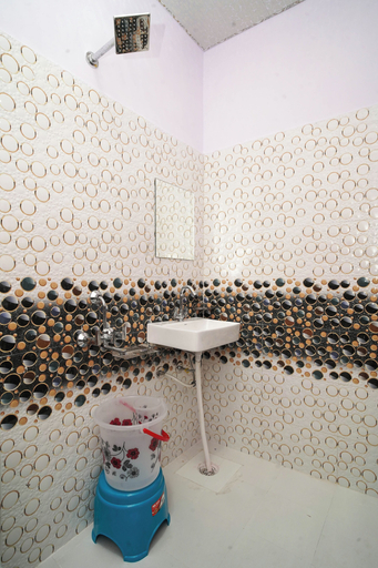 Bathroom 3, Hotel Pushpa Inn, Ajmer