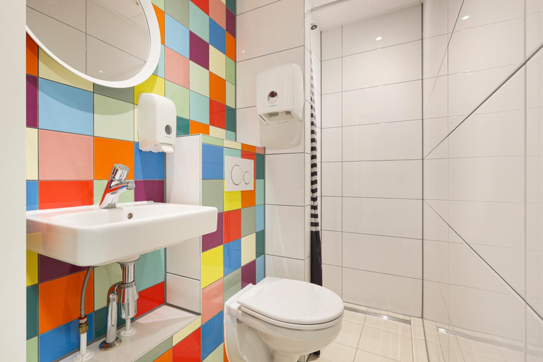 Bathroom 3, Hans Brinker Hostel Amsterdam, Amsterdam