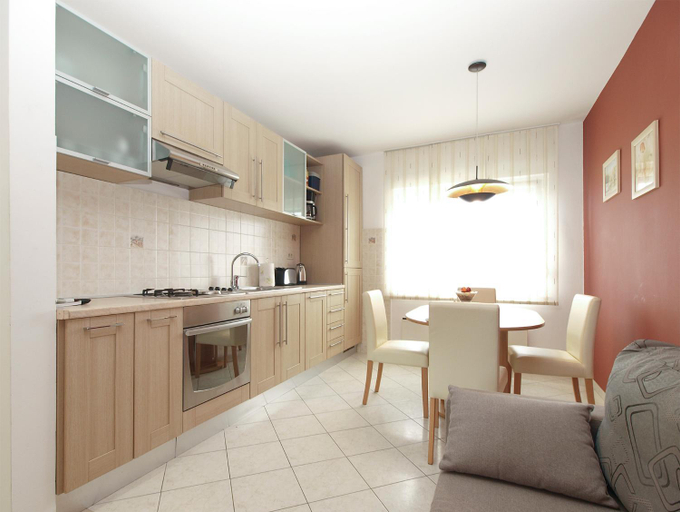 Others 5, Villa 2103, Pula