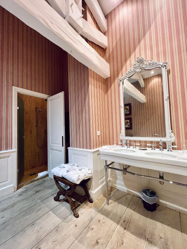 Bathroom 3, Chateau du Tertre, Gironde