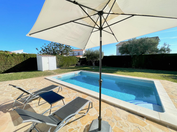 Others 4, Villa Cabrera, Tarragona