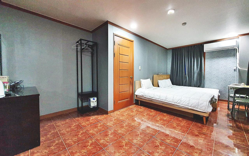 Bedroom 9