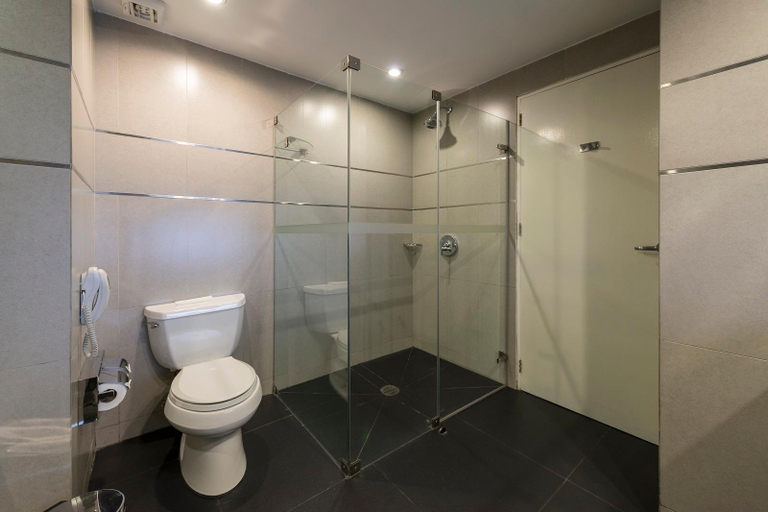 Bathroom 16