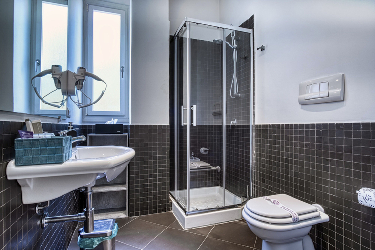 Bathroom 3, Horizon Suites, Palermo