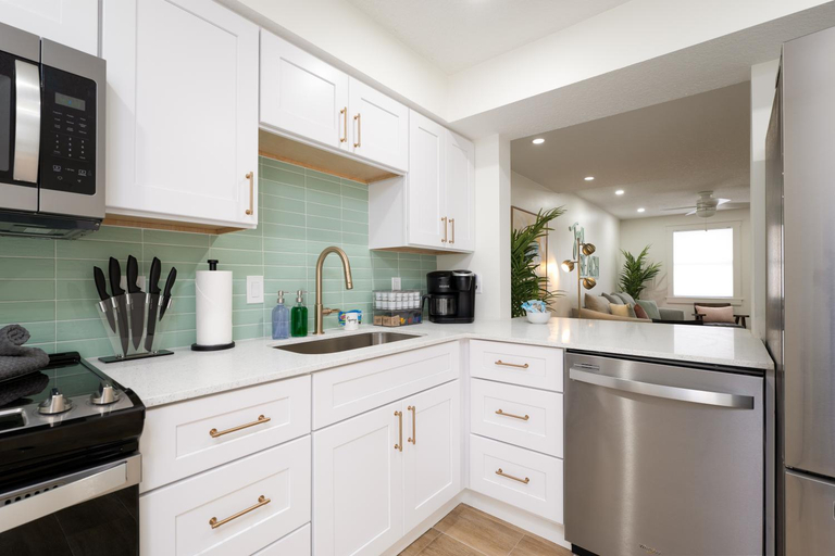 Others 3, Be A Nomad Lovely 2br 1blk from the Ocean, Duval