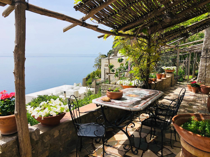 4, Villa paradiso, Salerno