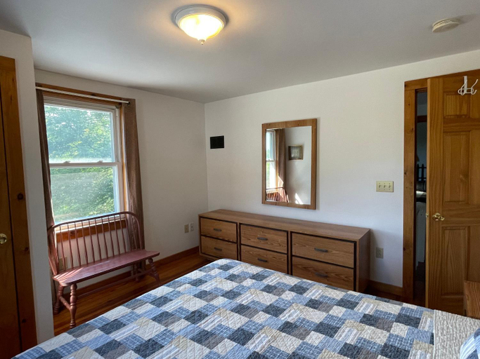 Bedroom 2, Hill View Motel and Cottages, Warren