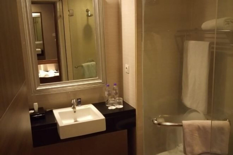 Bathroom 10