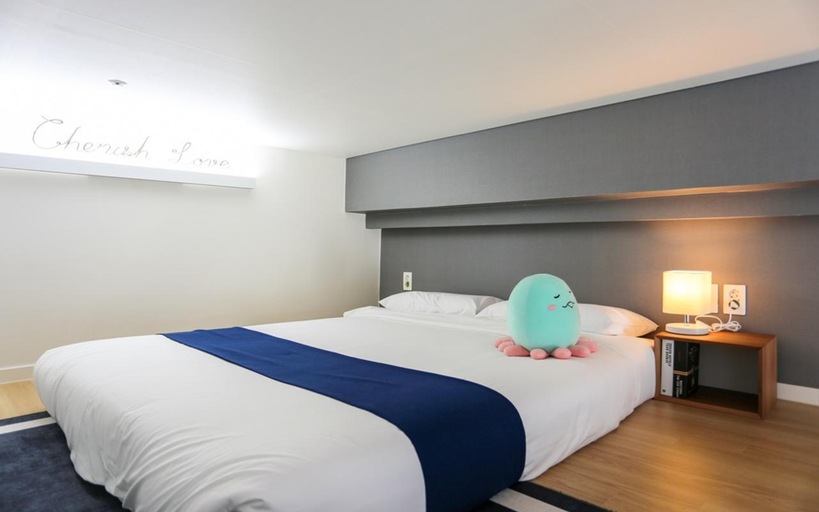 Bedroom 2, Busan Studio202, Suyeong