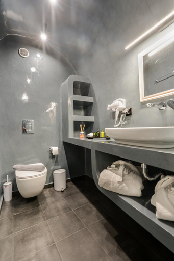 Bathroom, Tiara Suites Fira - Cycladic & Cave, South Aegean