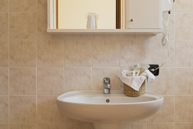 Bathroom, Hotel La Fenice, Udine