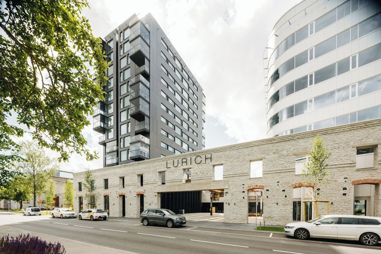 Exterior & Views
