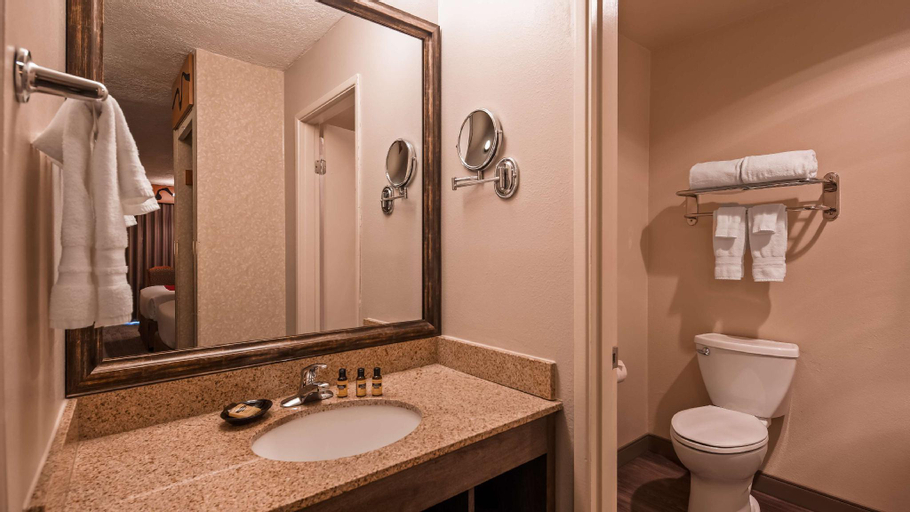 Bathroom 4