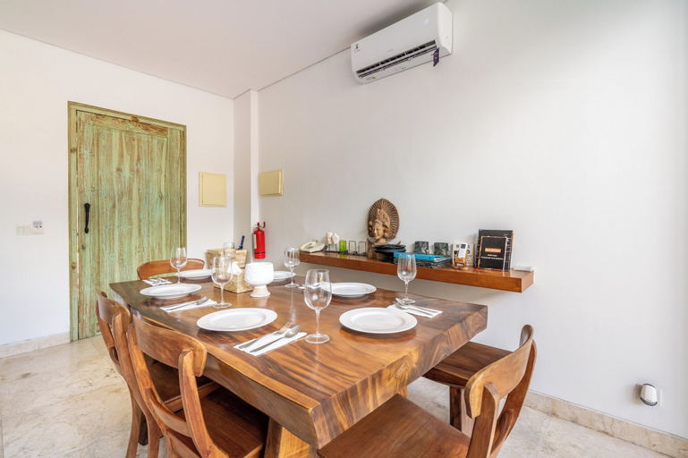 Dining Room 11