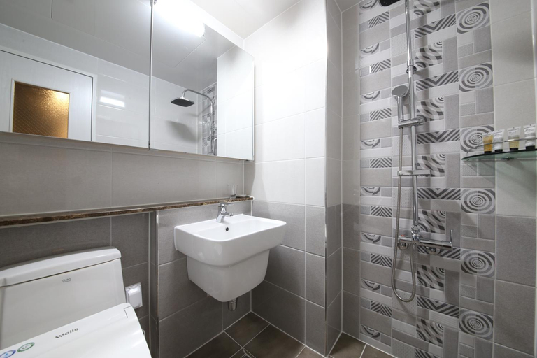 Bathroom 5, The Mains Hotel, Cheonan