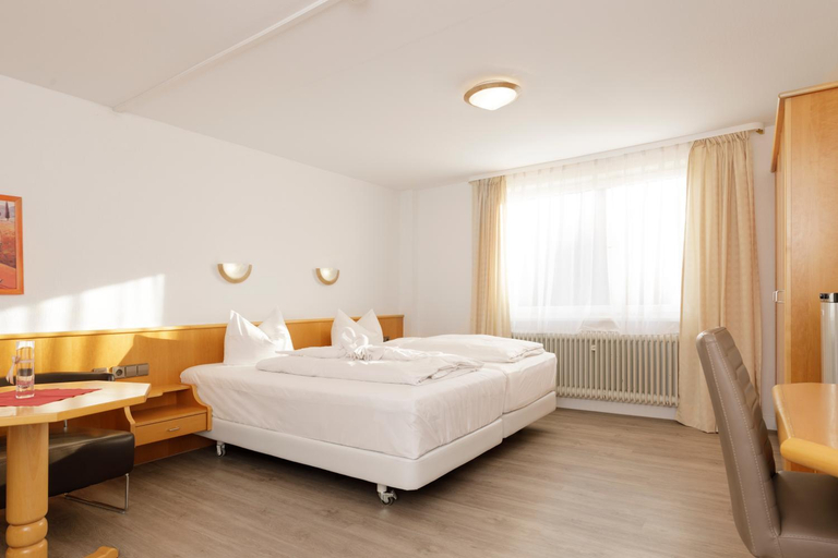 Bedroom 3, Panoramahotel Berghof, Freudenstadt