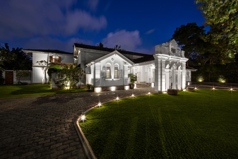 Exterior & Views