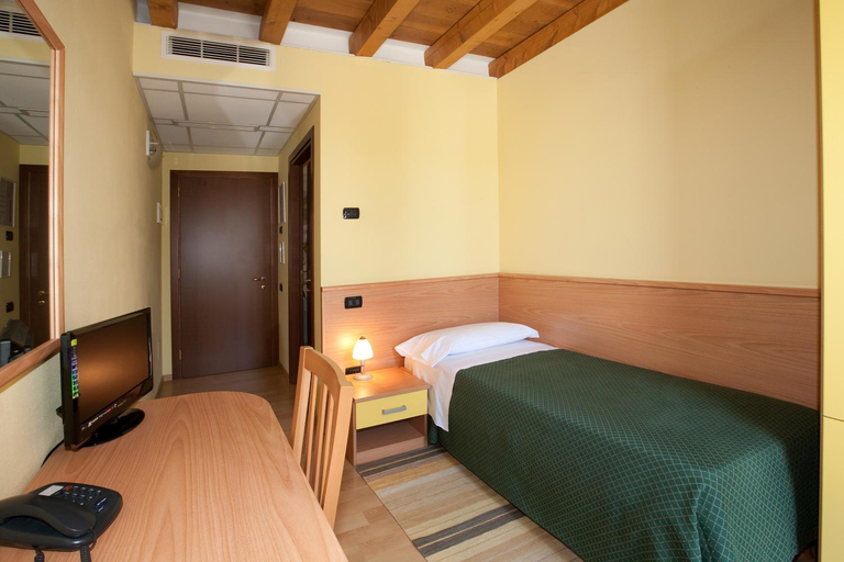 Bedroom 3, Hotel Valbrenta, Padua