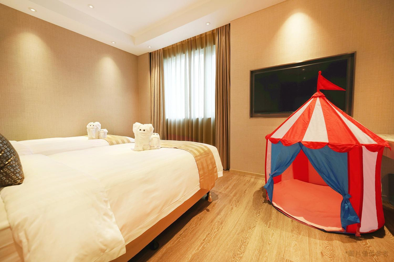 Bedroom, Grand Dragon Hotel, Macao