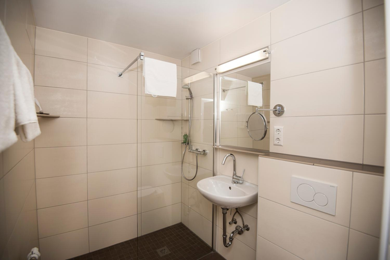 Bathroom 4, Akzent Hotel Hohenblick, Göppingen