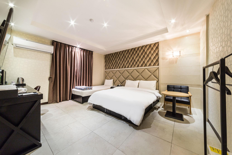 Bedroom 2, Songtan Person, Pyeongtaek
