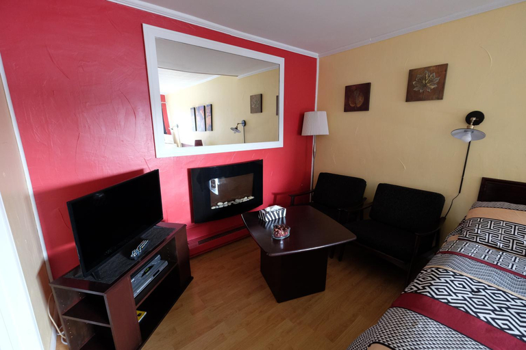 Others 5, Motel Canadien, Francheville