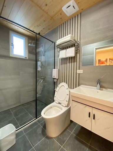 Bathroom 4, Perpetual Dawn Homestay, Chiayi County