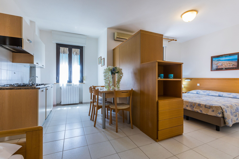 Bedroom 3, Residence Stella Marina, Livorno