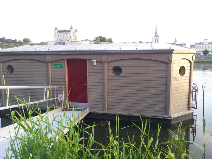 3, Different Holidays, Maine-et-Loire