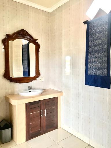 Bathroom 14