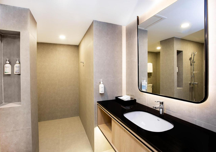 Bathroom 11