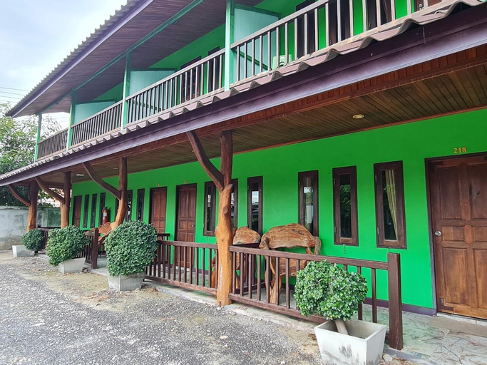 Exterior 5