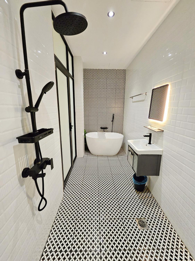 Bathroom 14
