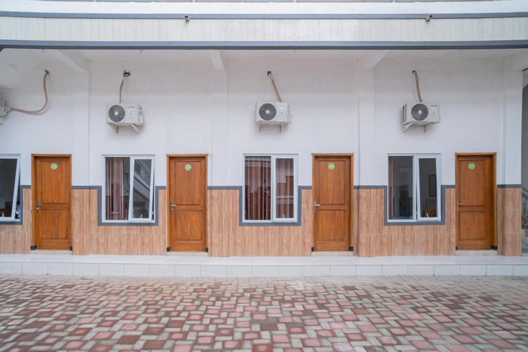 Exterior & Views 27