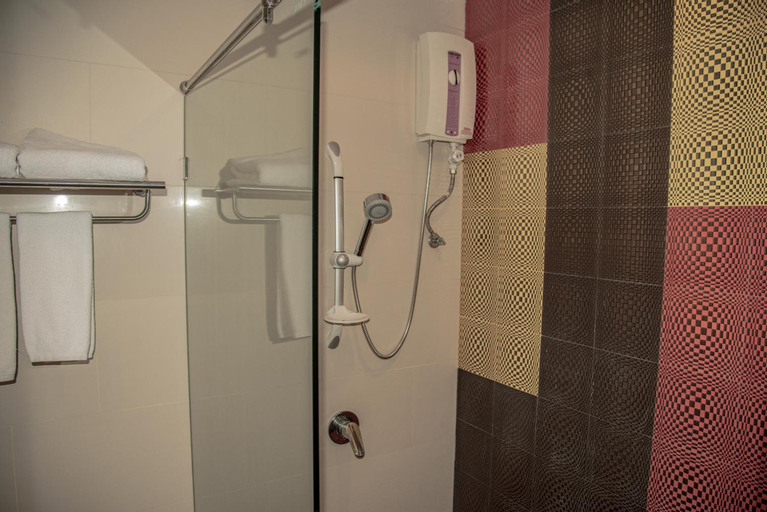 Bathroom 18