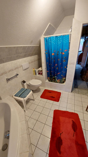 Bathroom 5, Doppelzimmer im Einfamilienhaus, mit eigenem Bad und Kuchenmitbenutzung, Lübeck