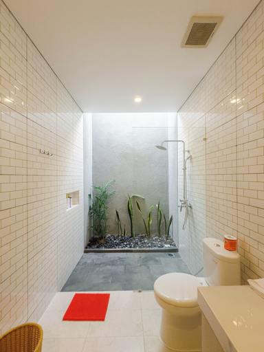 Bathroom 3, Gold Fish House Ubud, Gianyar