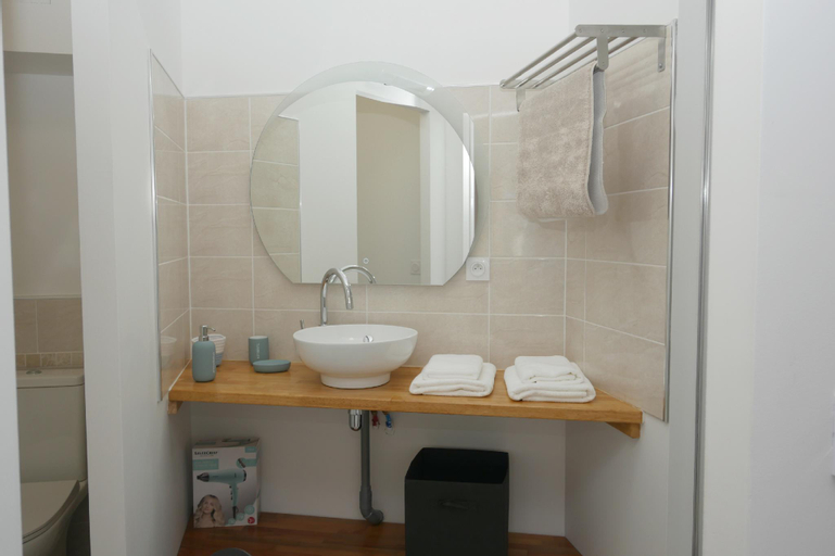Bathroom 4