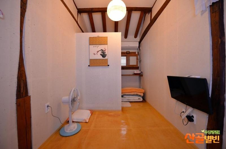 Bedroom 2, Jeonju Nostalgic Home, Jeonju