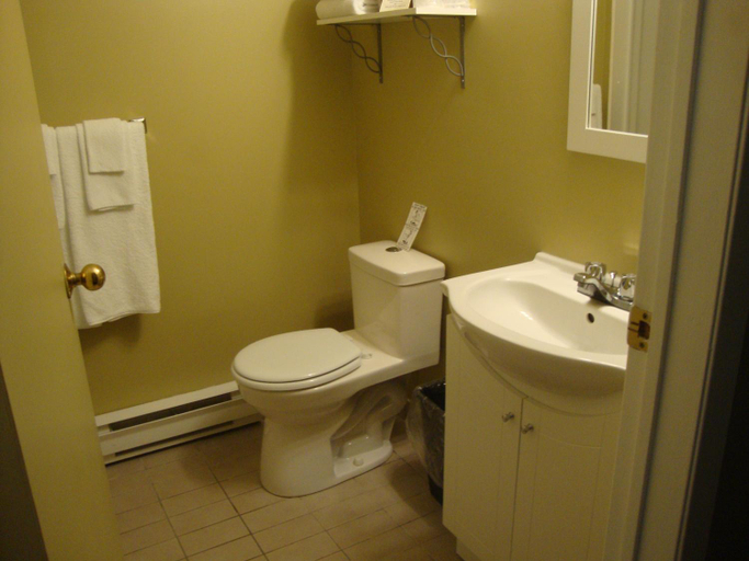 Bathroom 4, Annapolis Royal Inn & Suites, Annapolis