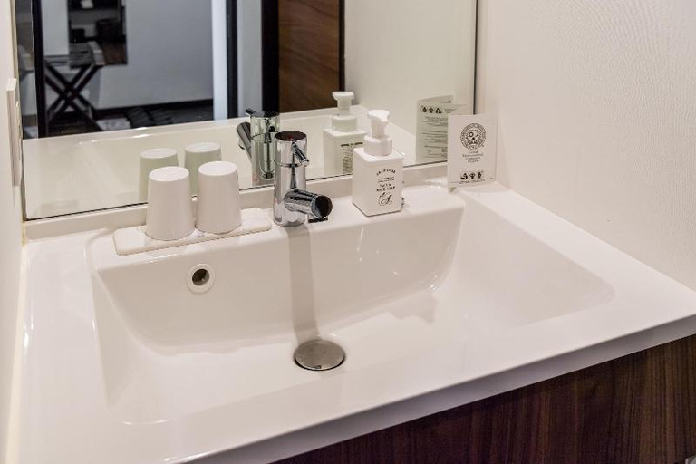 Bathroom 27