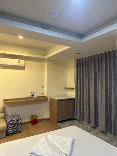 Bedroom 3, Royal Garden Home Hotel, Wattana