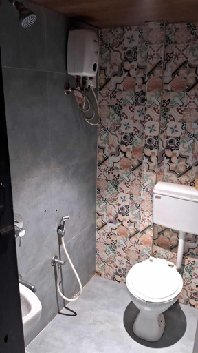 Bathroom, Sinhassan Dormitory Hostel, Mumbai Suburban