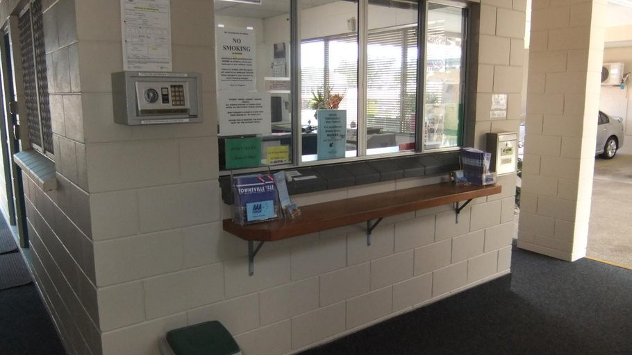 Public Area, Cedar Lodge Motel Townsville, Aitkenvale