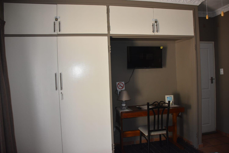 Others 3, CasaC Guesthouse, Fezile Dabi