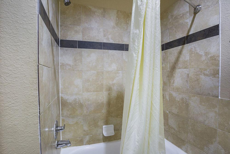 Bathroom 10